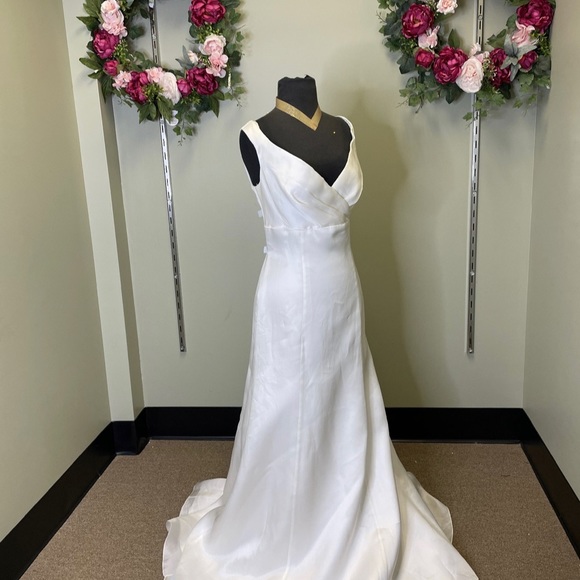 Watters Designer Wedding Dress, Size 10, Store Sample, On Sale !! - Picture 2 of 4